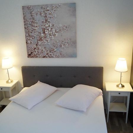 Apartments Mario With Private Parking Makarska Kültér fotó