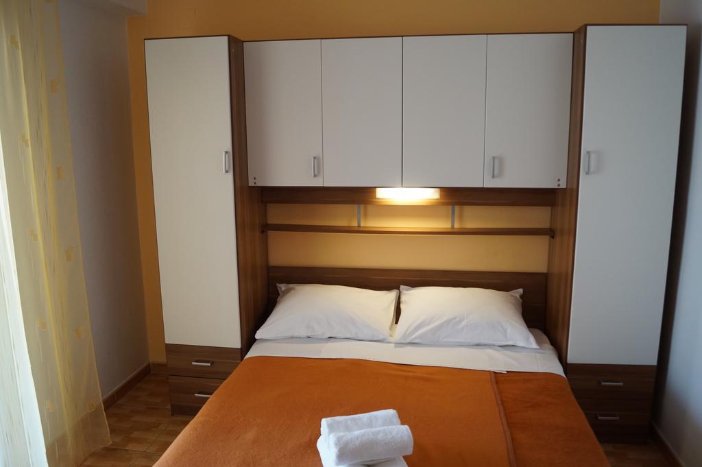 Apartments Mario With Private Parking Makarska Kültér fotó