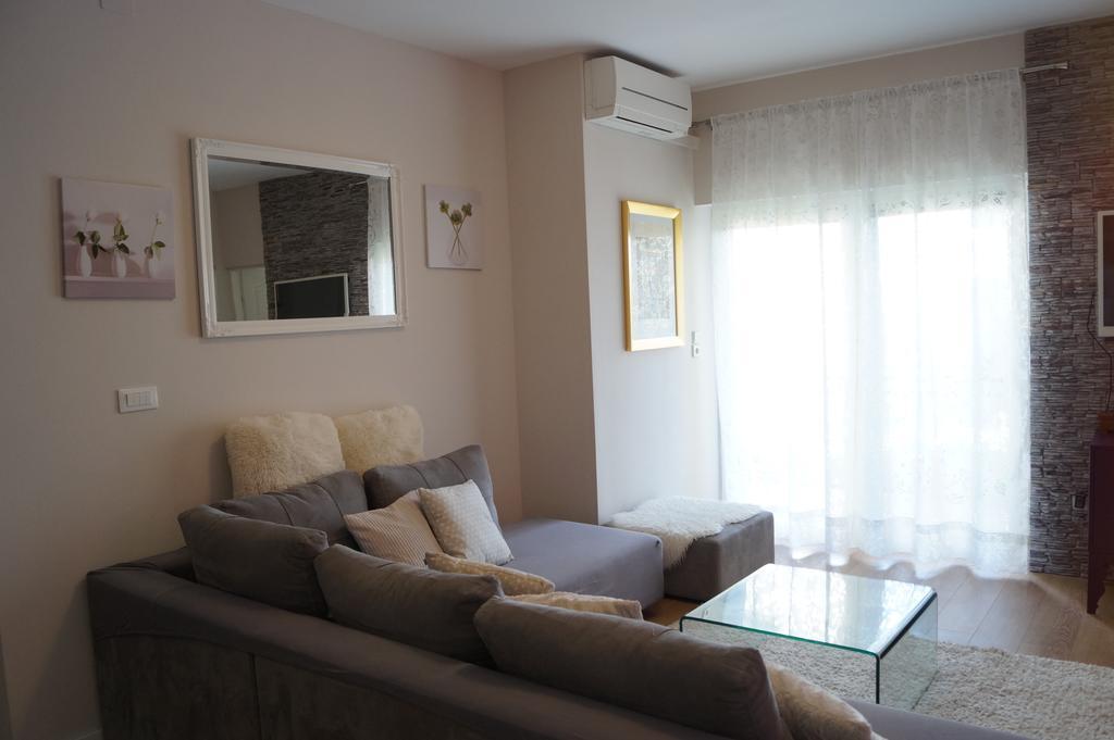Apartments Mario With Private Parking Makarska Kültér fotó
