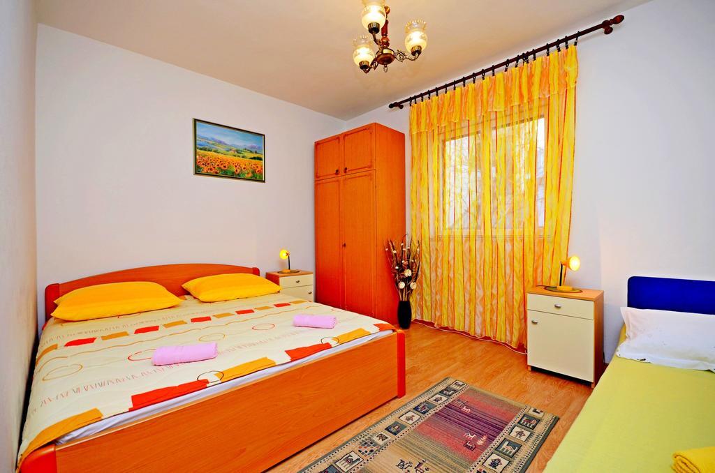 Apartments Mario With Private Parking Makarska Kültér fotó
