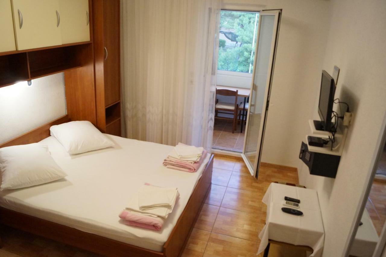 Apartments Mario With Private Parking Makarska Kültér fotó