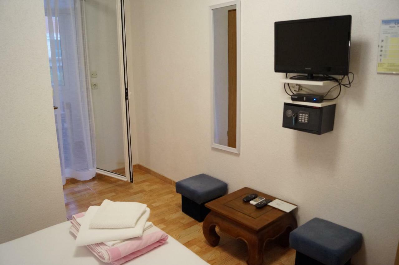 Apartments Mario With Private Parking Makarska Kültér fotó