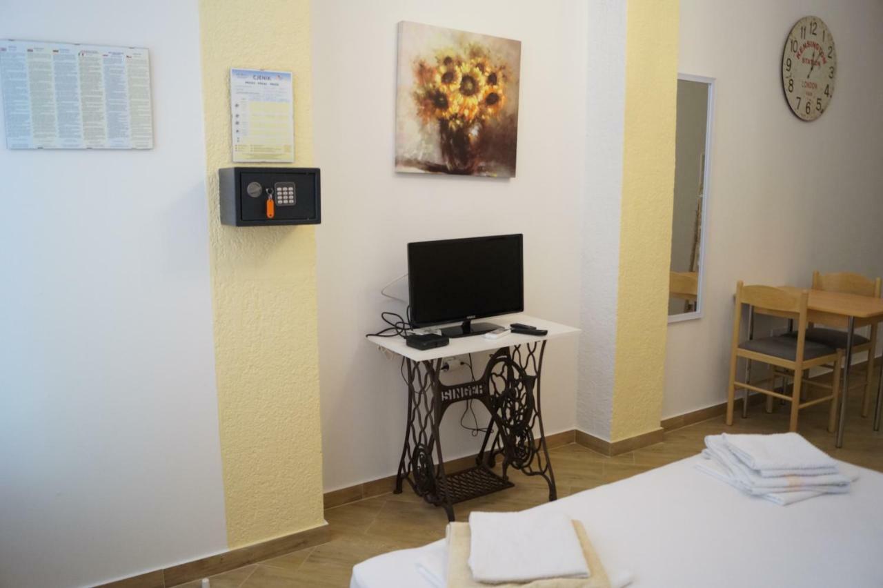 Apartments Mario With Private Parking Makarska Kültér fotó
