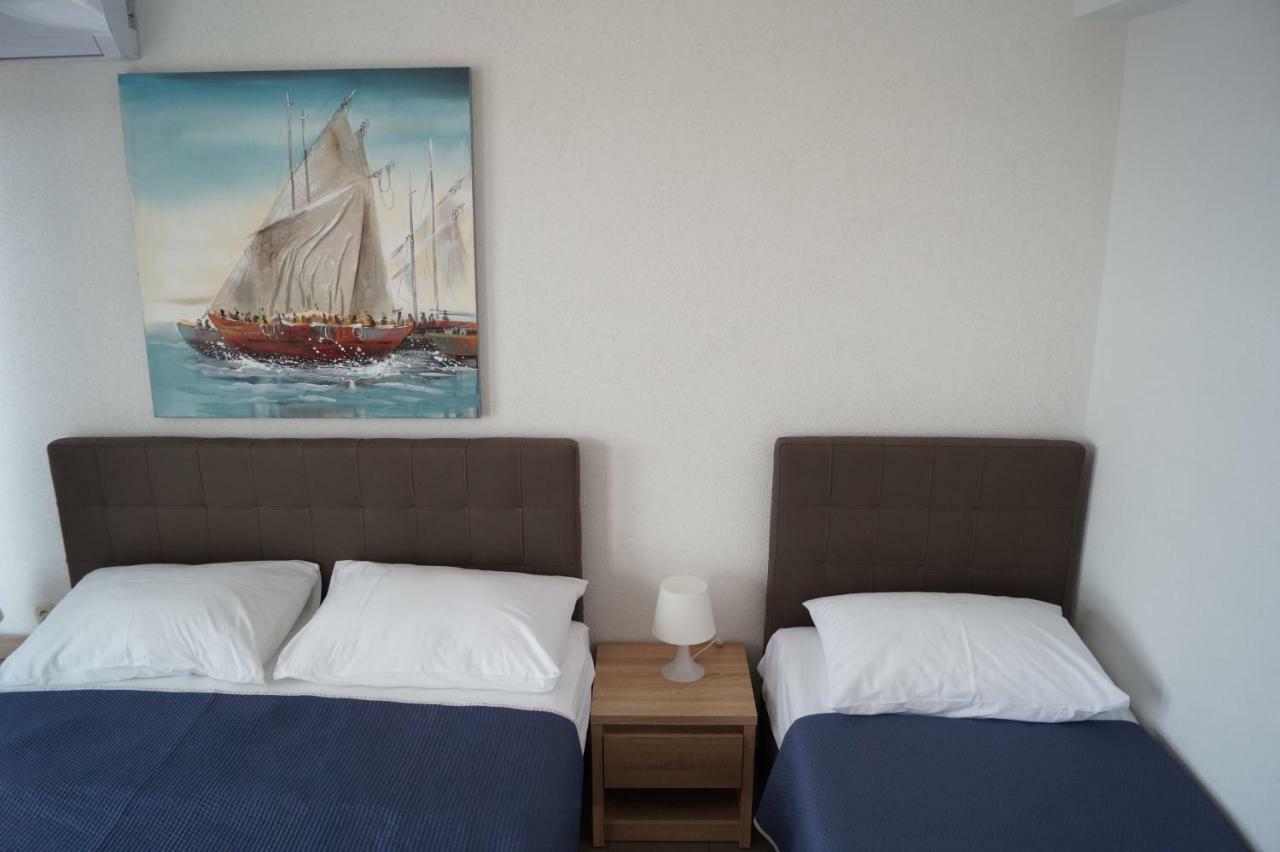 Apartments Mario With Private Parking Makarska Kültér fotó